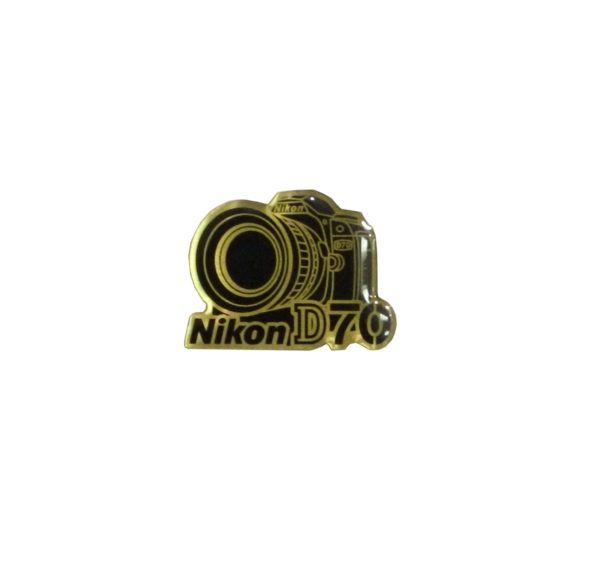 Przypinka Nikon D70