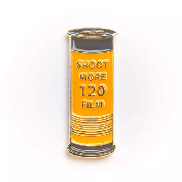Przypinka Shoot More 120 Gold Film